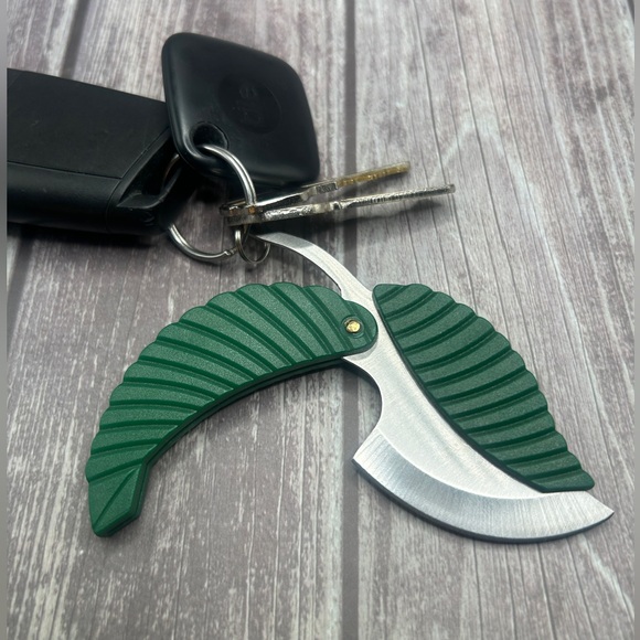 🍃NEW Self Defense Keychain Leaf Shape Protection Bag Charm Green Silver - Picture 7 of 11